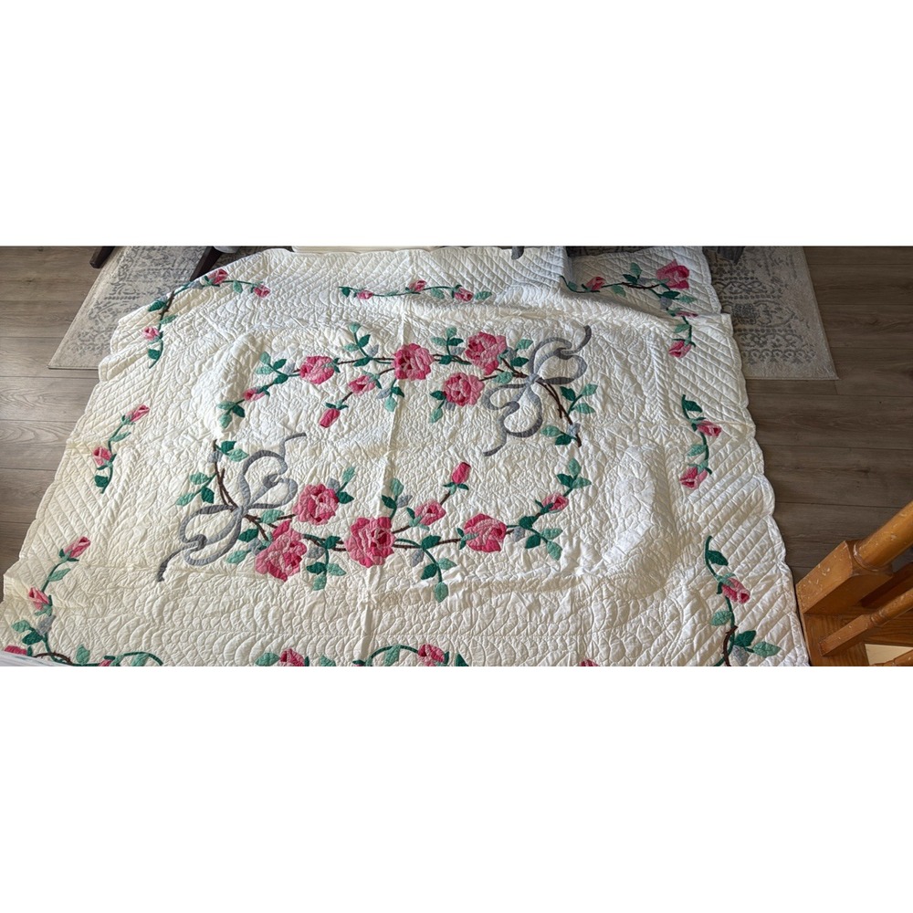 Large BEAUTIFUL Vintage Rose Wreath Applique Antique Quilt ~NICE QUILTING! 71x88